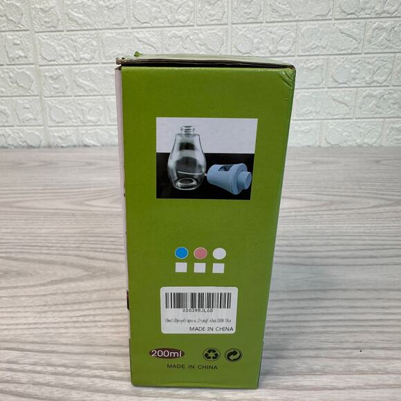 Oil Spray Bottle Classic Style 200ML Blue Lid Clear Glass Cooking Oil Dispenser - Picture 3 of 6